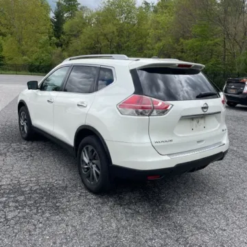 More photos of 2016 Nissan Rogue SL at 101 Motors, NJ