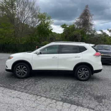Another view of 2016 Nissan Rogue SL for sale in Carlstadt, NJ at 101 Motors