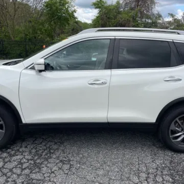 More photos of 2016 Nissan Rogue SL at 101 Motors, NJ