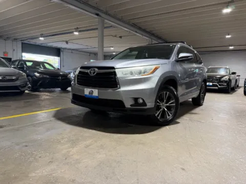 Silver 2016 Toyota Highlander XLE V6 for sale in Carlstadt, NJ