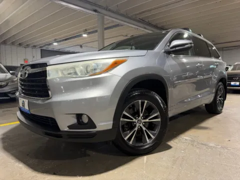 Photos of 2016 Toyota Highlander XLE V6 for sale in Carlstadt, NJ at 101 Motors