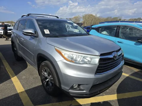 More photos of 2016 Toyota Highlander XLE V6 at 101 Motors, NJ