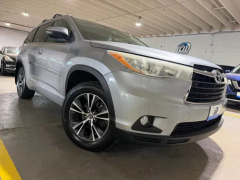 More photos of 2016 Toyota Highlander XLE V6 at 101 Motors, NJ