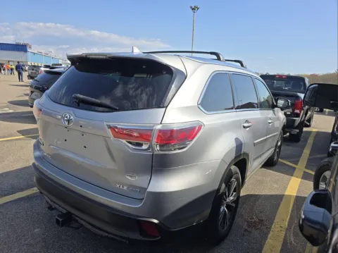Photos of 2016 Toyota Highlander XLE V6 for sale in Carlstadt, NJ at 101 Motors