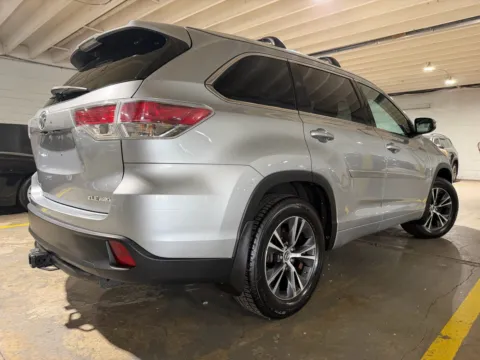More photos of 2016 Toyota Highlander XLE V6 at 101 Motors, NJ