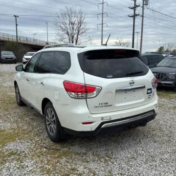 More photos of 2015 Nissan Pathfinder SL at 101 Motors, NJ