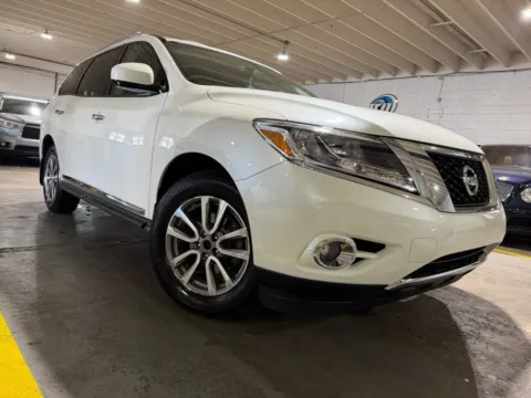 More photos of 2015 Nissan Pathfinder SL at 101 Motors, NJ
