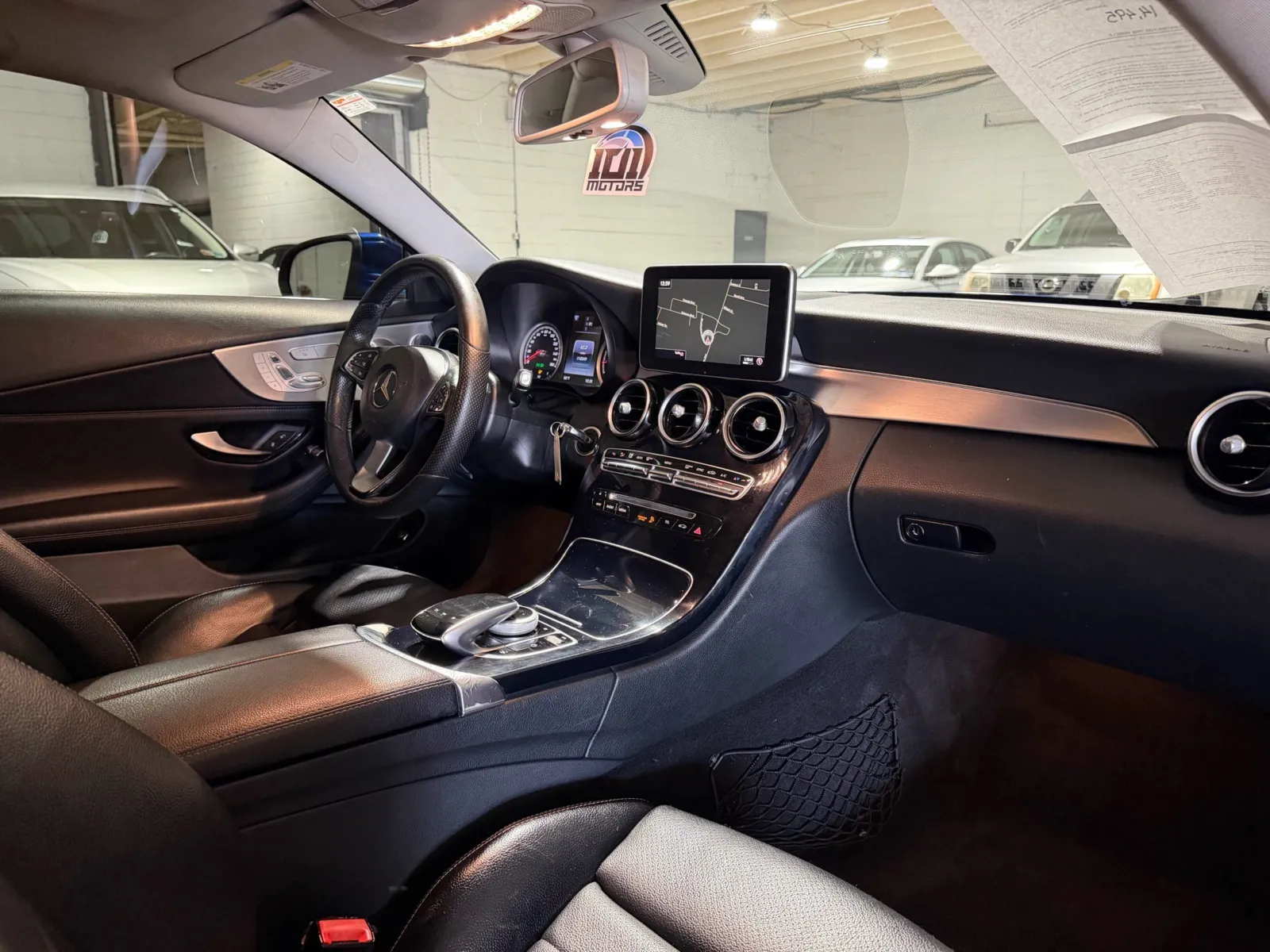Mercedes-Benz C300 photo 9
