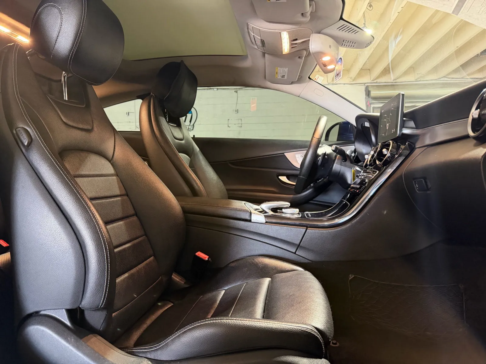 Mercedes-Benz C300 photo 10