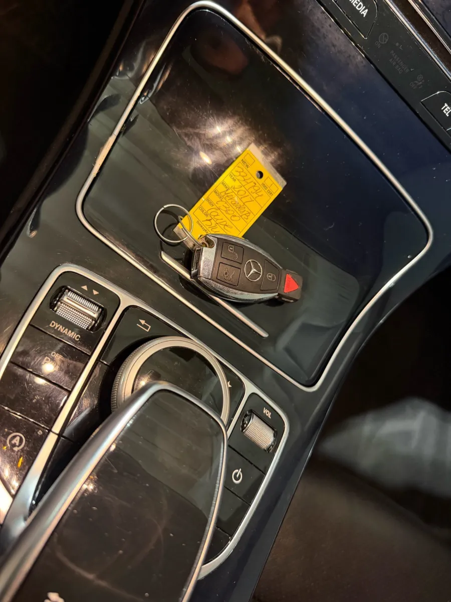 Mercedes-Benz C300 photo 20