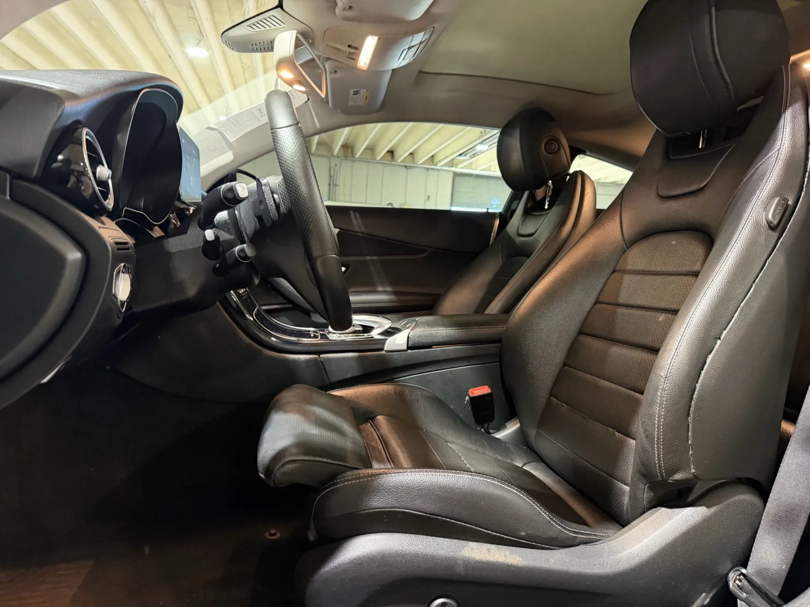 Mercedes-Benz C300 photo 8