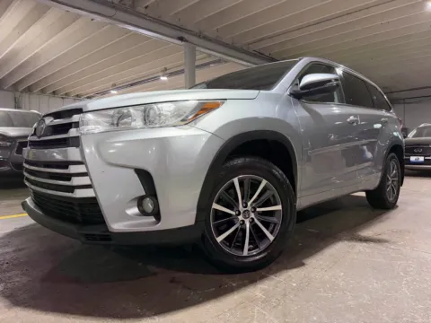 Photos of 2017 Toyota Highlander XLE for sale in Carlstadt, NJ at 101 Motors
