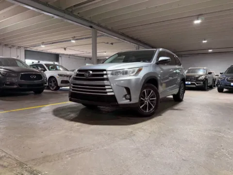 Silver 2017 Toyota Highlander XLE for sale in Carlstadt, NJ