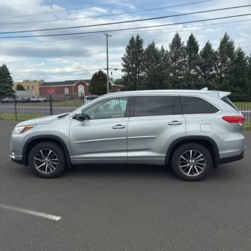 Another view of 2017 Toyota Highlander XLE for sale in Carlstadt, NJ at 101 Motors