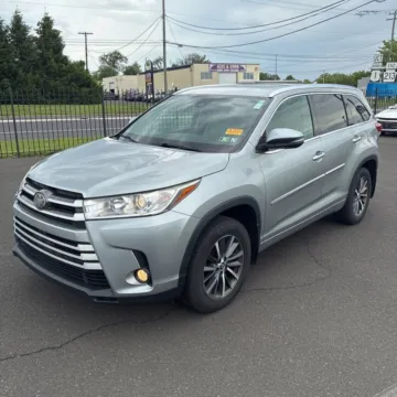 Silver 2017 Toyota Highlander XLE for sale in Carlstadt, NJ