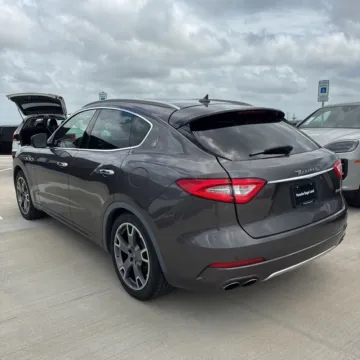 More photos of 2017 Maserati Levante at 101 Motors, NJ