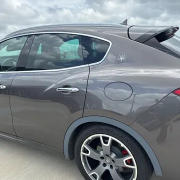 More photos of 2017 Maserati Levante at 101 Motors, NJ