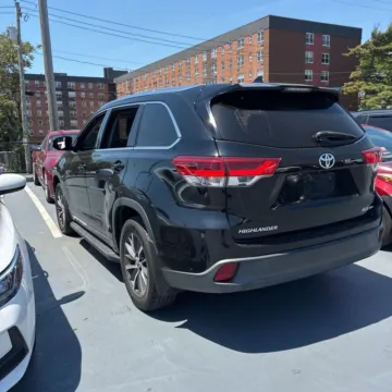 More photos of 2018 Toyota Highlander XLE at 101 Motors, NJ