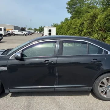 More photos of 2010 Ford Taurus Limited at 101 Motors, NJ