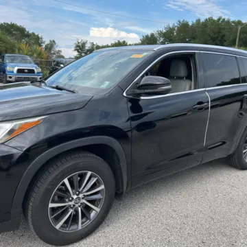 Photos of 2017 Toyota Highlander XLE for sale in Carlstadt, NJ at 101 Motors