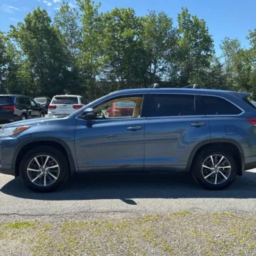 Another view of 2017 Toyota Highlander XLE for sale in Carlstadt, NJ at 101 Motors