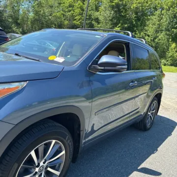 Photos of 2017 Toyota Highlander XLE for sale in Carlstadt, NJ at 101 Motors