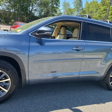 More photos of 2017 Toyota Highlander XLE at 101 Motors, NJ