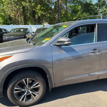 Photos of 2016 Toyota Highlander XLE V6 for sale in Carlstadt, NJ at 101 Motors