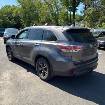 More photos of 2016 Toyota Highlander XLE V6 at 101 Motors, NJ