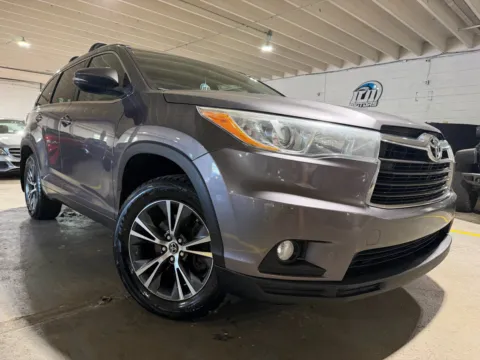 More photos of 2016 Toyota Highlander XLE V6 at 101 Motors, NJ