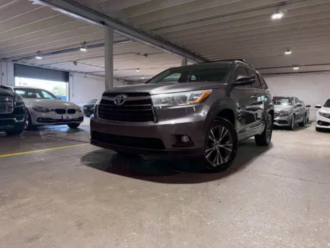 Gray 2016 Toyota Highlander XLE V6 for sale in Carlstadt, NJ