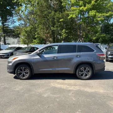 Another view of 2016 Toyota Highlander XLE V6 for sale in Carlstadt, NJ at 101 Motors