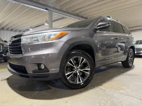 Photos of 2016 Toyota Highlander XLE V6 for sale in Carlstadt, NJ at 101 Motors