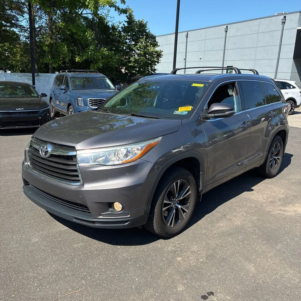 Gray 2016 Toyota Highlander XLE V6 for sale in Carlstadt, NJ