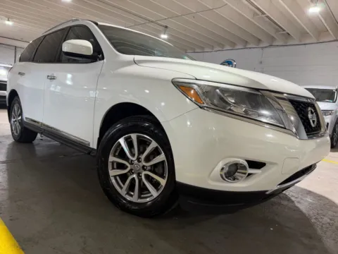 More photos of 2014 Nissan Pathfinder SL at 101 Motors, NJ