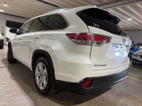 Another view of 2016 Toyota Highlander Limited Platinum V6 for sale in Carlstadt, NJ at 101 Motors