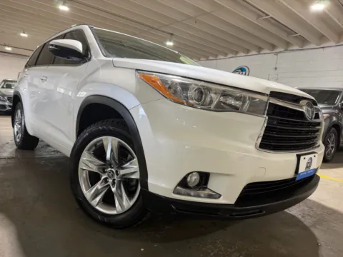 More photos of 2016 Toyota Highlander Limited Platinum V6 at 101 Motors, NJ