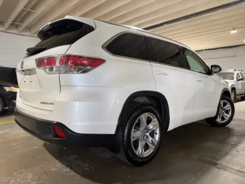 More photos of 2016 Toyota Highlander Limited Platinum V6 at 101 Motors, NJ