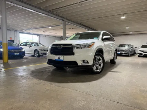 White 2016 Toyota Highlander Limited Platinum V6 for sale in Carlstadt, NJ