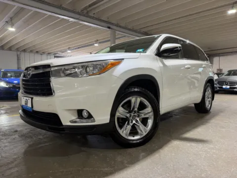 Photos of 2016 Toyota Highlander Limited Platinum V6 for sale in Carlstadt, NJ at 101 Motors