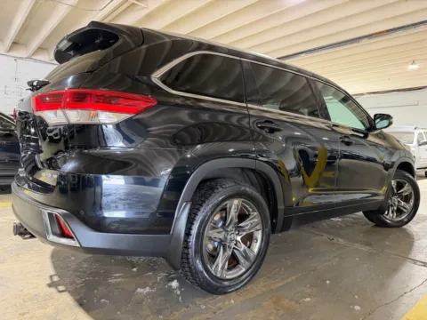 More photos of 2017 Toyota Highlander Limited Platinum at 101 Motors, NJ