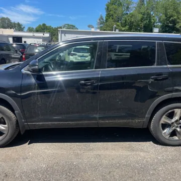 More photos of 2017 Toyota Highlander Limited Platinum at 101 Motors, NJ