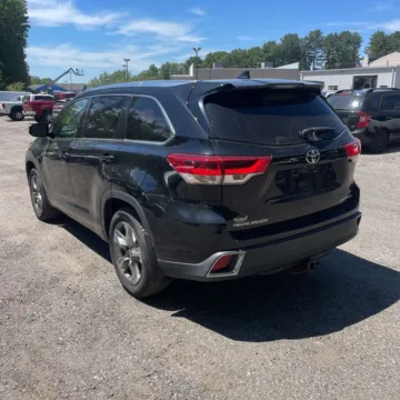 More photos of 2017 Toyota Highlander Limited Platinum at 101 Motors, NJ