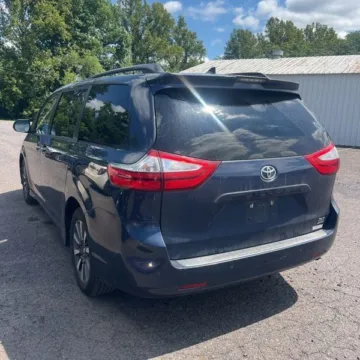 More photos of 2018 Toyota Sienna XLE Premium 7 Passenger at 101 Motors, NJ