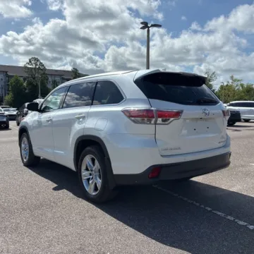 More photos of 2015 Toyota Highlander Limited V6 at 101 Motors, NJ