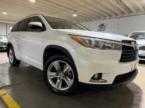 More photos of 2015 Toyota Highlander Limited V6 at 101 Motors, NJ