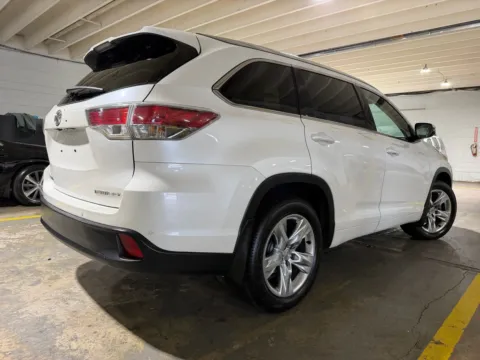 More photos of 2015 Toyota Highlander Limited V6 at 101 Motors, NJ