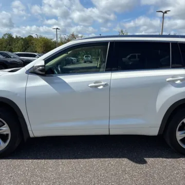 More photos of 2015 Toyota Highlander Limited V6 at 101 Motors, NJ