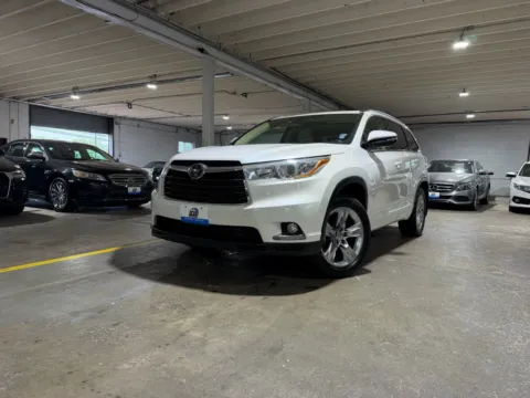 White 2015 Toyota Highlander Limited V6 for sale in Carlstadt, NJ