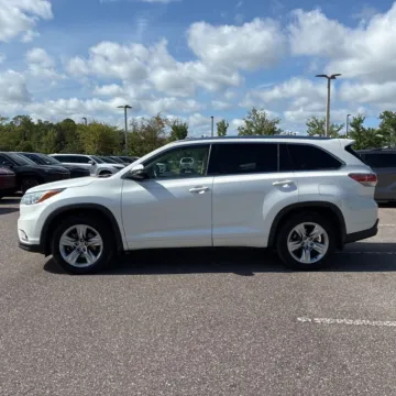 Another view of 2015 Toyota Highlander Limited V6 for sale in Carlstadt, NJ at 101 Motors